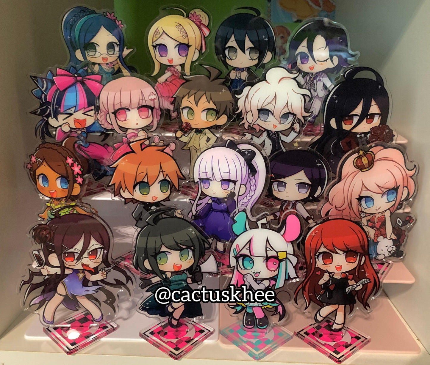 V3 ANNI STANDS